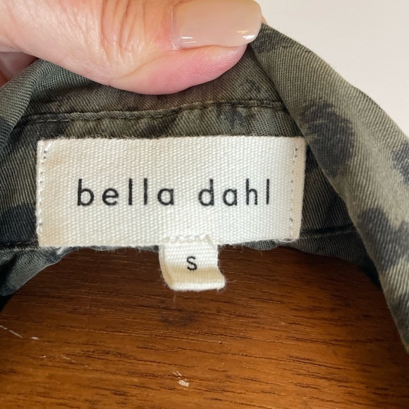 Bella dahl olive green leopard print long sleeve button down blouse Size S - Picture 4 of 6